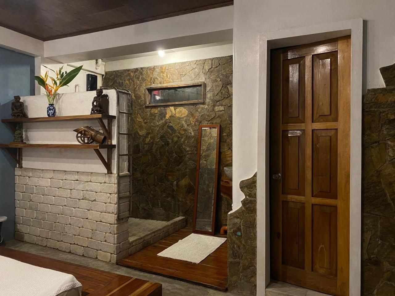Romblon Stone Creek House Bed & Breakfast エクステリア 写真