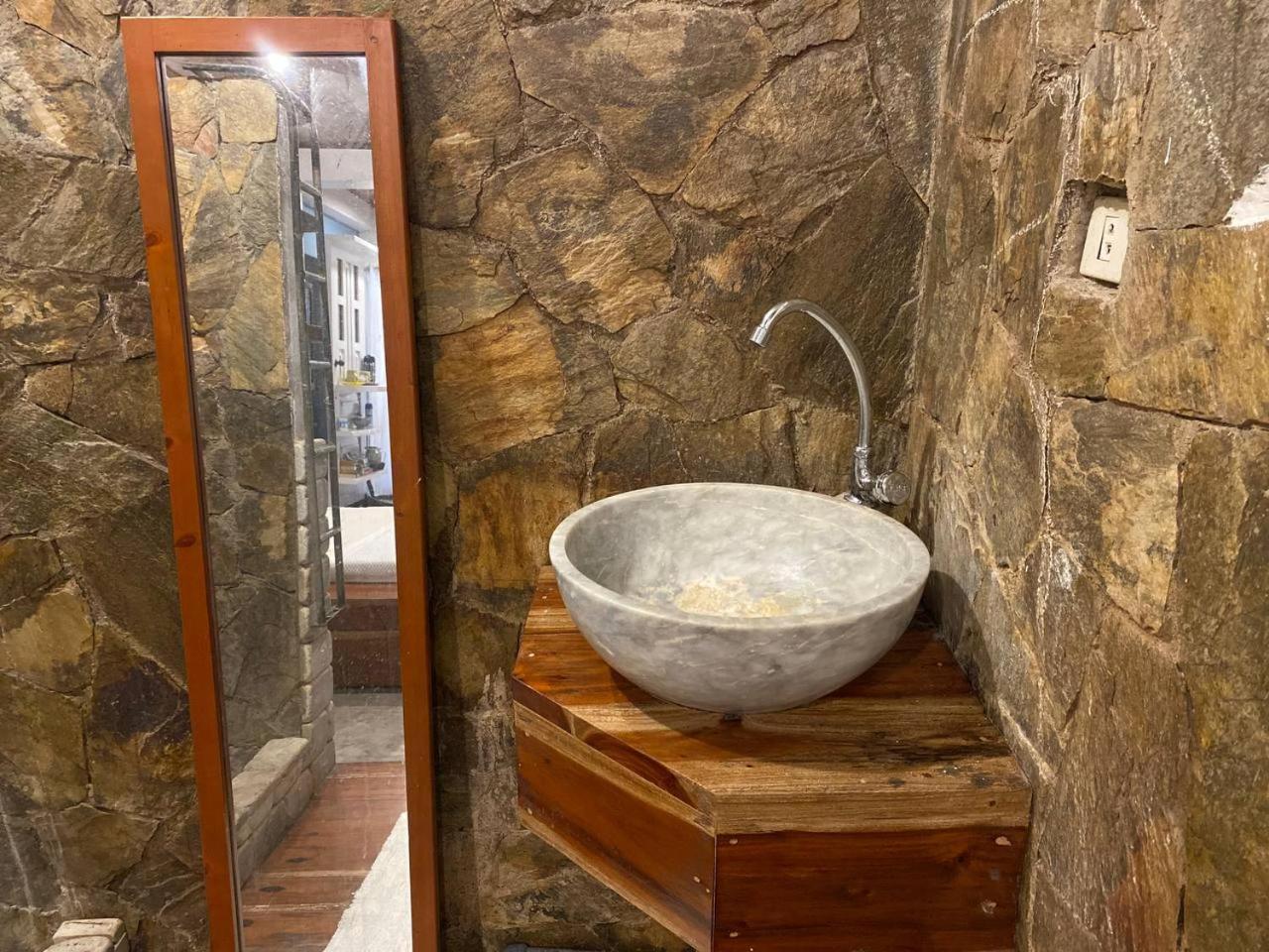 Romblon Stone Creek House Bed & Breakfast エクステリア 写真
